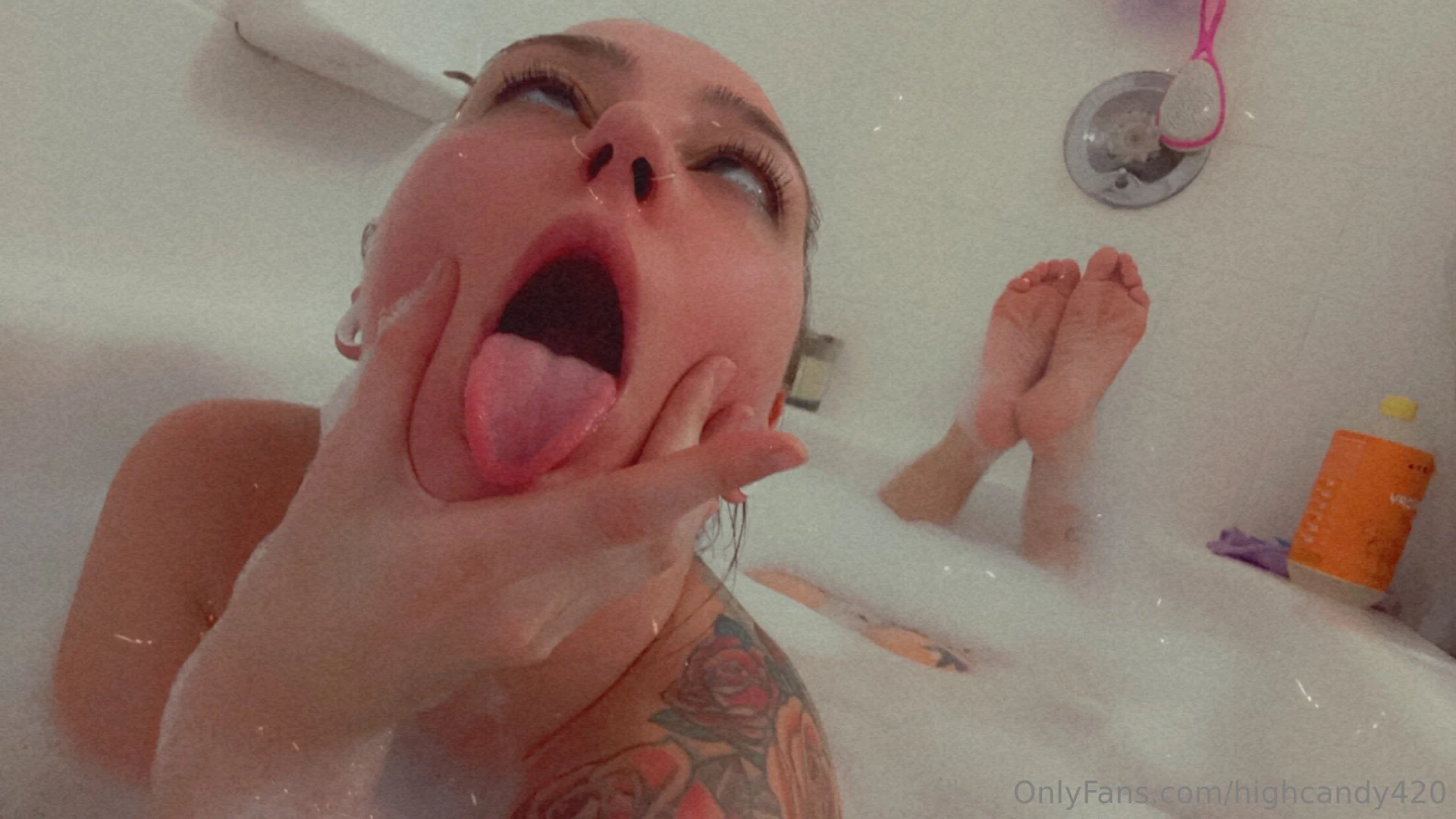 highcandy420 - Bath time fun with my weird ass video is hilarious btw part 4 