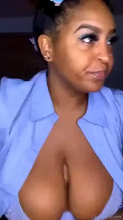 Stream started at 09 07 2022 08 23 am will the titties come out 