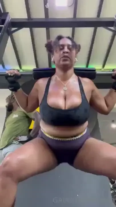 For those who are here for my sweat and gym gains some of todays work part 3 