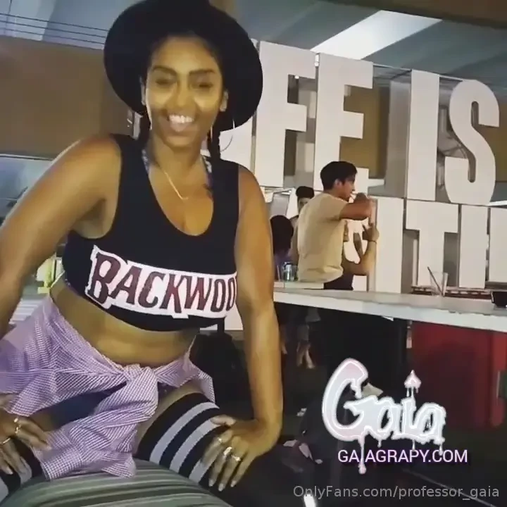 Life is beautiful and so am i thank you for being here to celebrate me 