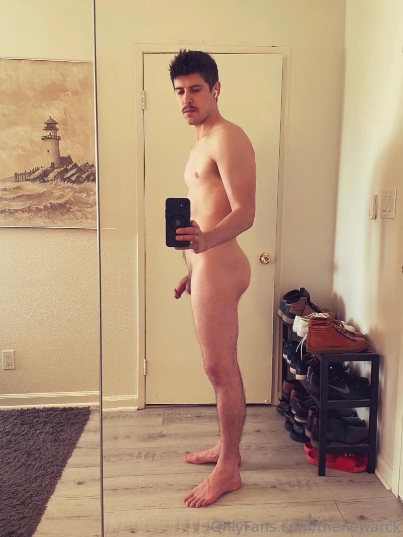 Yesterday my friends told me my pants made my ass look big and bubbly 