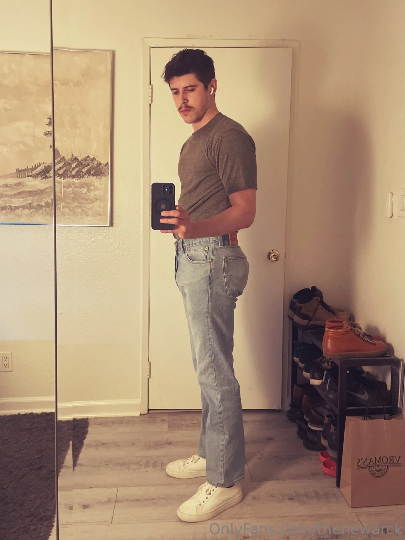 Yesterday my friends told me my pants made my ass look big and bubbly part 1 