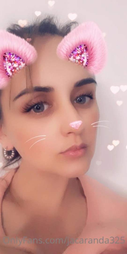 This kitten is ready to play with you i will make you cum very well 