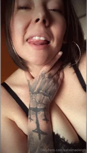 Guys and girls please add my new friend divine she is soooo much fun