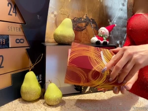 Happy nikolaus muschi bekommt was zum spielen heute befindet sich