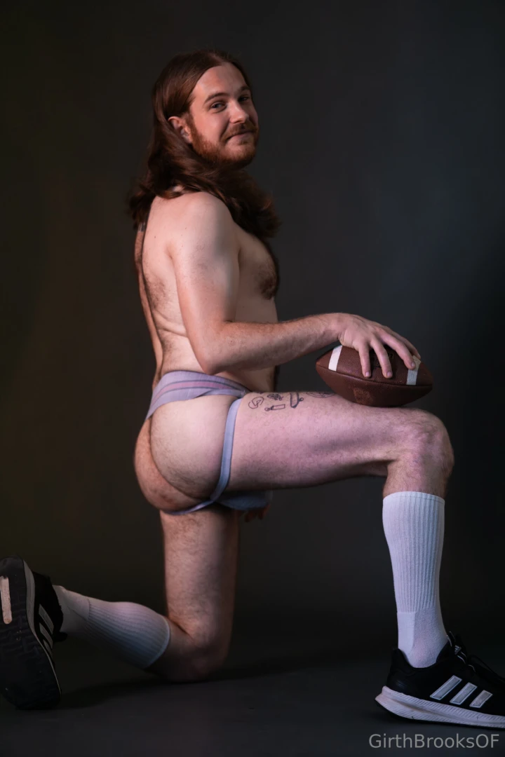 Legs lookin juuuuuicy where you gonna leave a hickey 