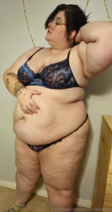 Just a little jiggle and drop video for you in this outfit