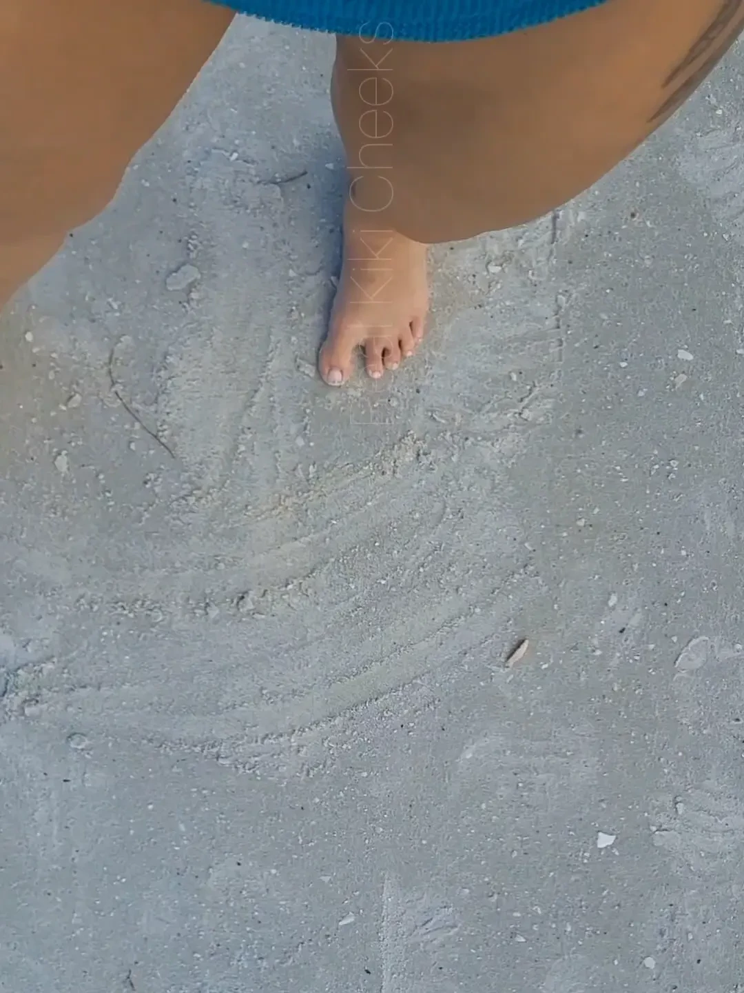 Are you going home to your gf or playin w me on the beach 