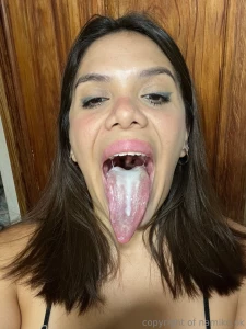 23 pic of white tongue and 1 minutes video whit fake cum all over my
