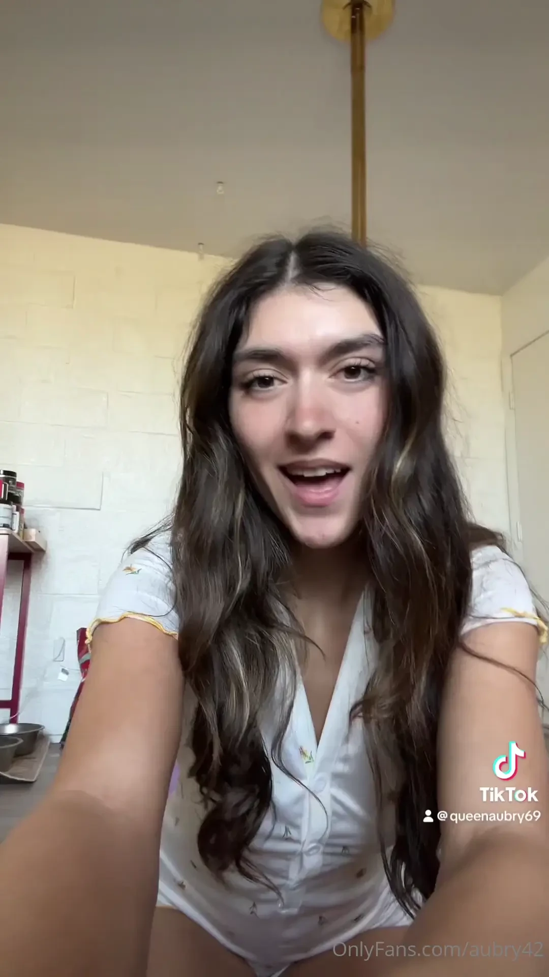 This would look hotter if i were naked imma start making naked tiktoks 