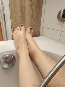 Enjoying bath after long long trip who wanna massage them