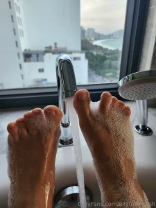 Feel relaxed and clean my toes part 2