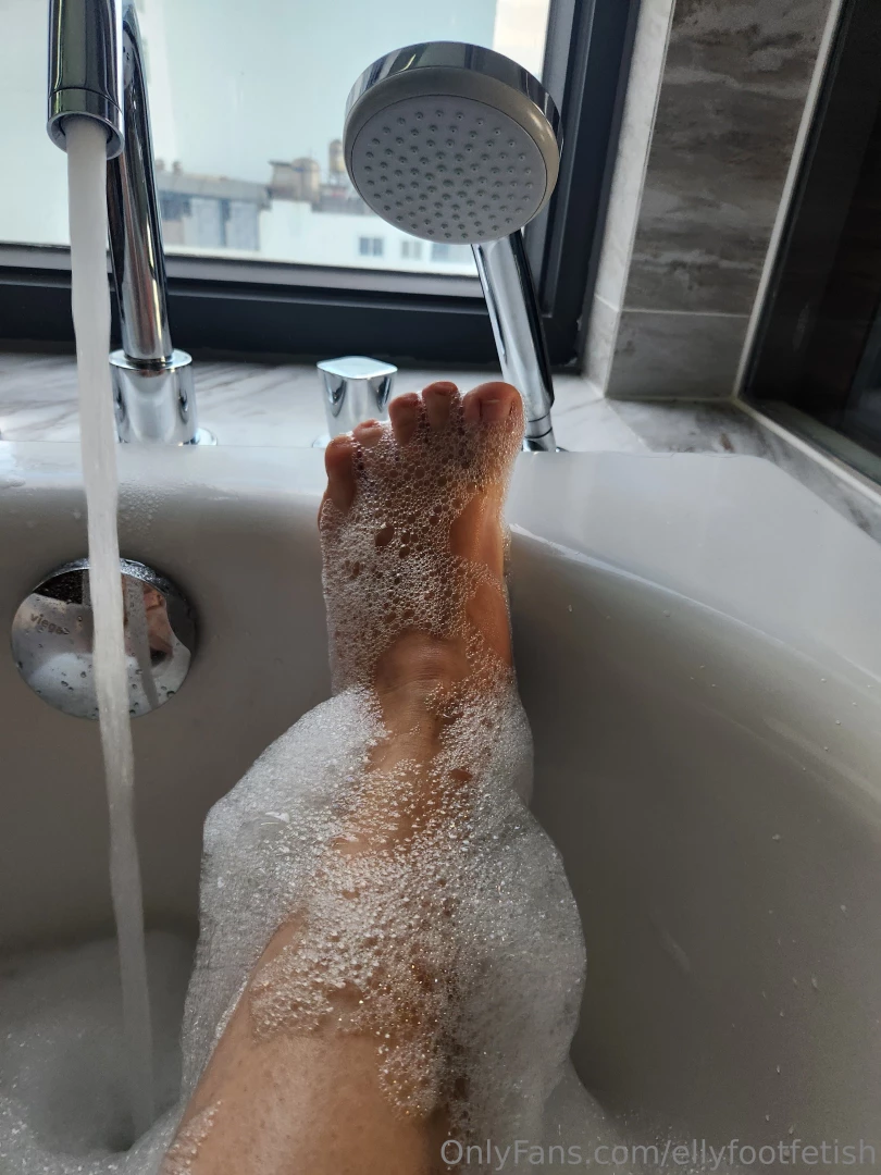 Feel relaxed and clean my toes part 1 