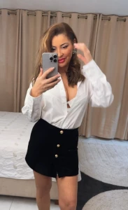 A me va bien les tenues de secr taire si oui viens me le dire en dm