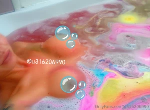 The most amazing bath bomb who wants to join me part 1