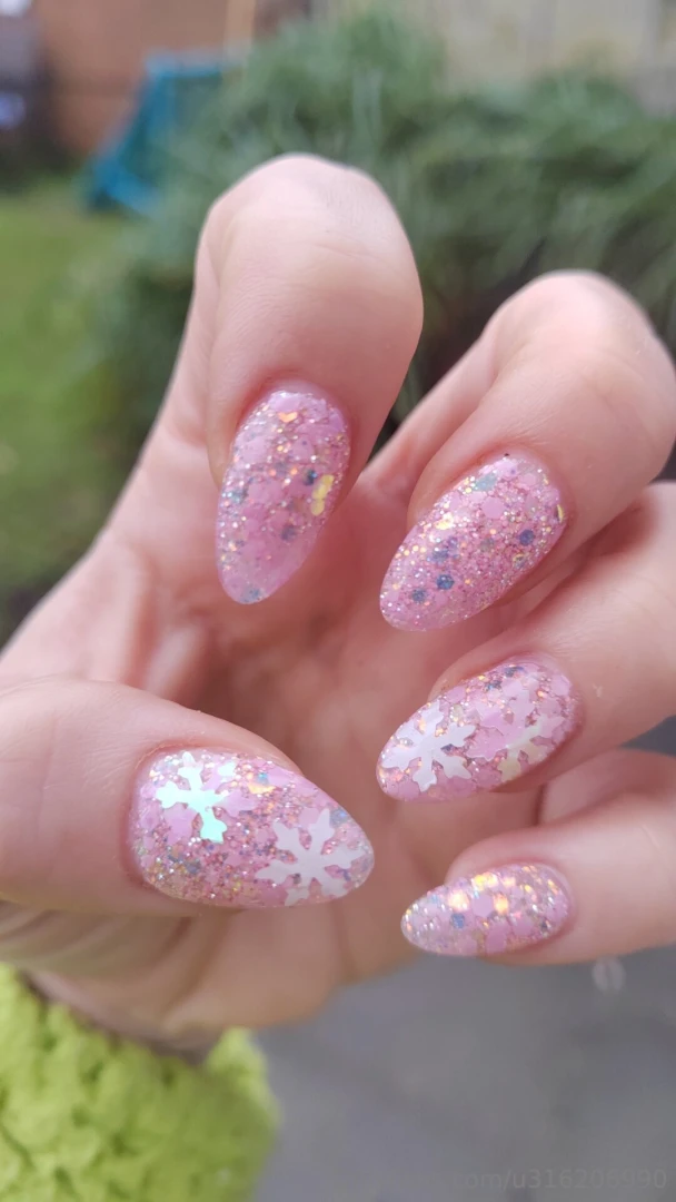 In loveeeeeee with my new nails what do you want to see my hands part 1 