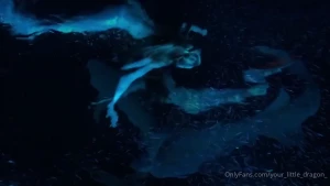 Hello guys tonight i m a mermaid do you want to have fun with me