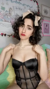 I accidentally made a pouty little gif when i was trying to take pouty