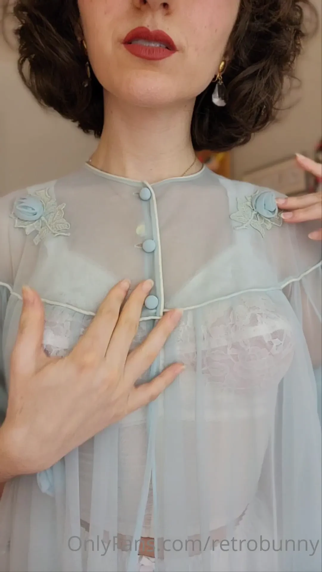 Swishy chiffon scratching against stiff lace i like this as an asmr 