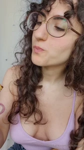 One of my subscribers loooooves to watch me eat and i m happy to try part 1