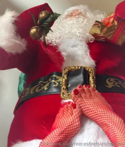 Oh look santa came early i hope everyone has a merry christmas and part 1