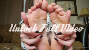 I tell you what a foot goddess like myself likes in a man while