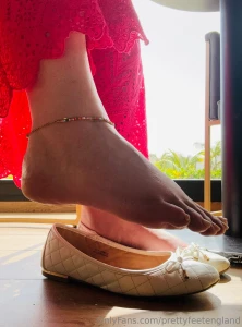 Would you stare if you saw my feet under the table part 1