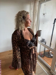 So sieht ein klassischer morgen aus schickes outfit und meinen