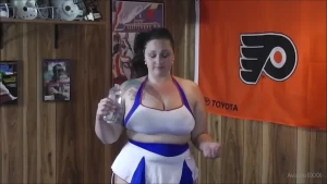 Video trash-talking and oil wrestling with msmariamoore who do you