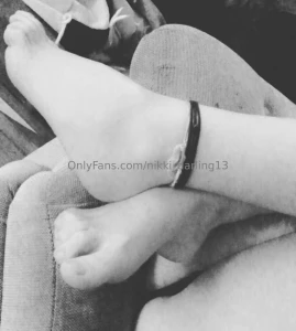 Dm to discuss custom content