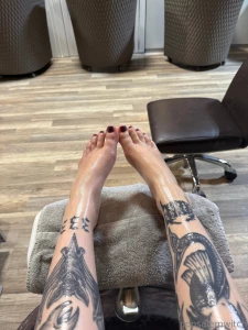 Just got my pedicure done thanks to my lovely sub that spoiled me with part 3