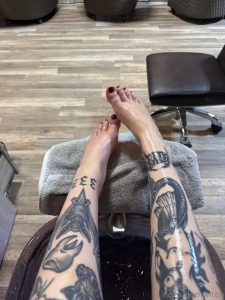 Just got my pedicure done thanks to my lovely sub that spoiled me with part 1