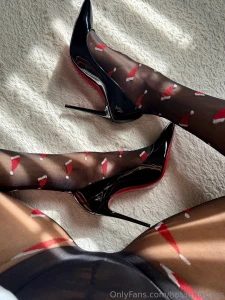 Want to see santa s hat on the soles of my feet