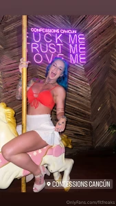 Does rubbing my asshole with lube getting it all slippy make you horny