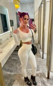 My pussy s feelin dry this babe will you water it