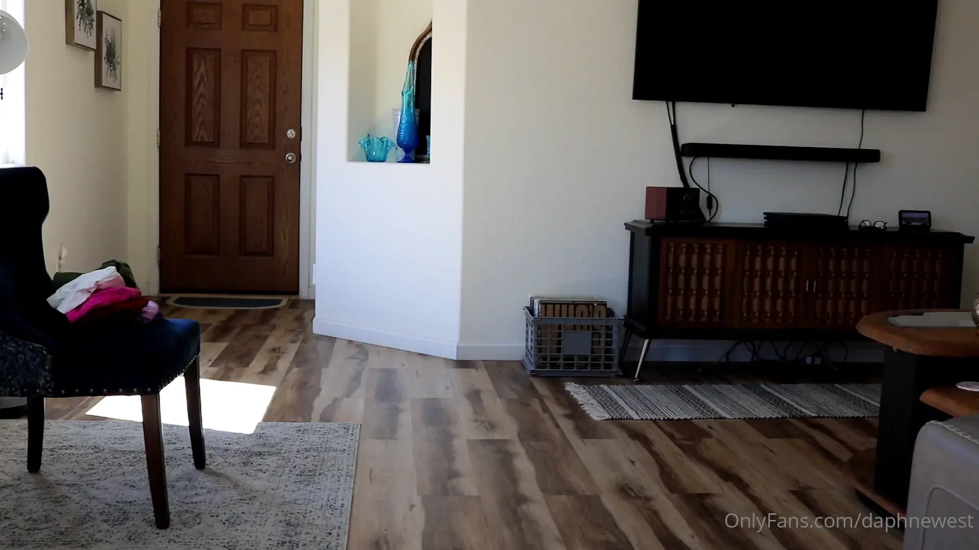 Trying on some shiny fabric s today xoxo daphne 