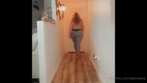 I bought the tiktok leggings and thought i would model them for you my