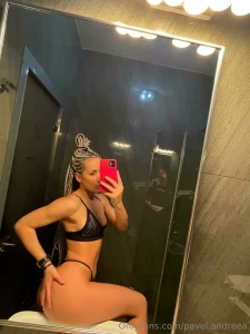 Macar eu sa pun mana pe fundulet