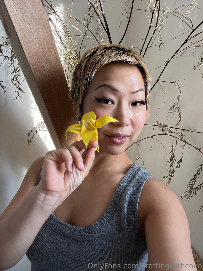 I want to show some of the origami flowers i made during my afternoon part 10 