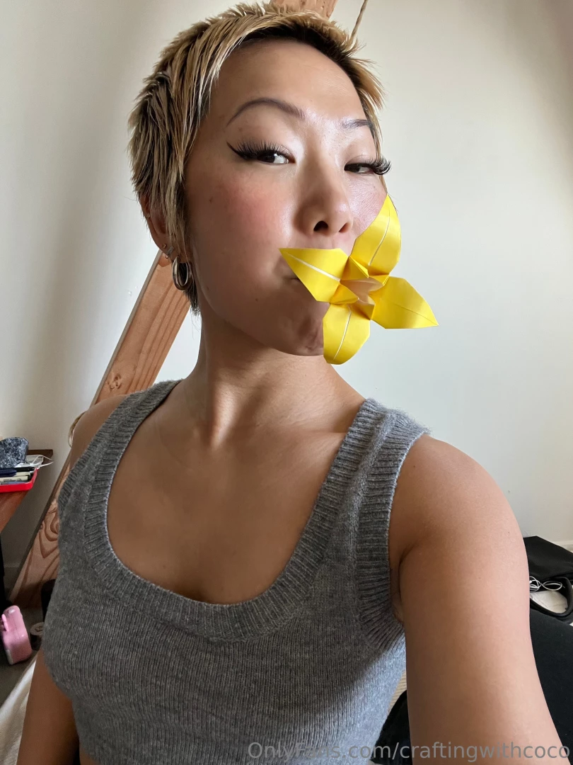 I want to show some of the origami flowers i made during my afternoon part 12 