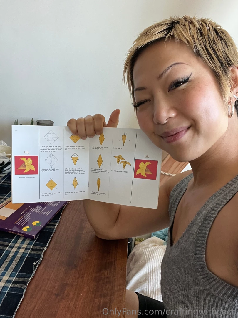 I want to show some of the origami flowers i made during my afternoon part 3 