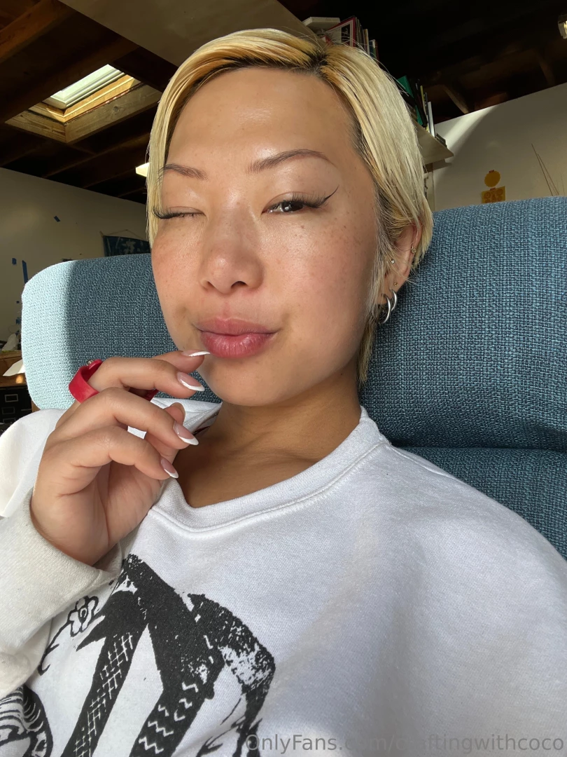 It s a beautiful sunny day in la and i am sitting in the sun on a 