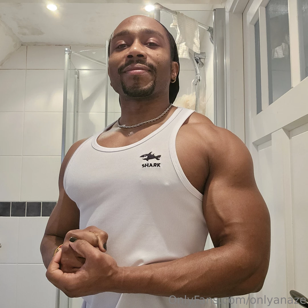 Shots from new video loading tonight all about this chest and splash 