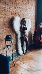 Follow her for some spicyy content https onlyfans com xellieraex
