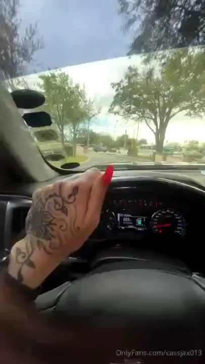 I got them grippers now who s back am i messing up 