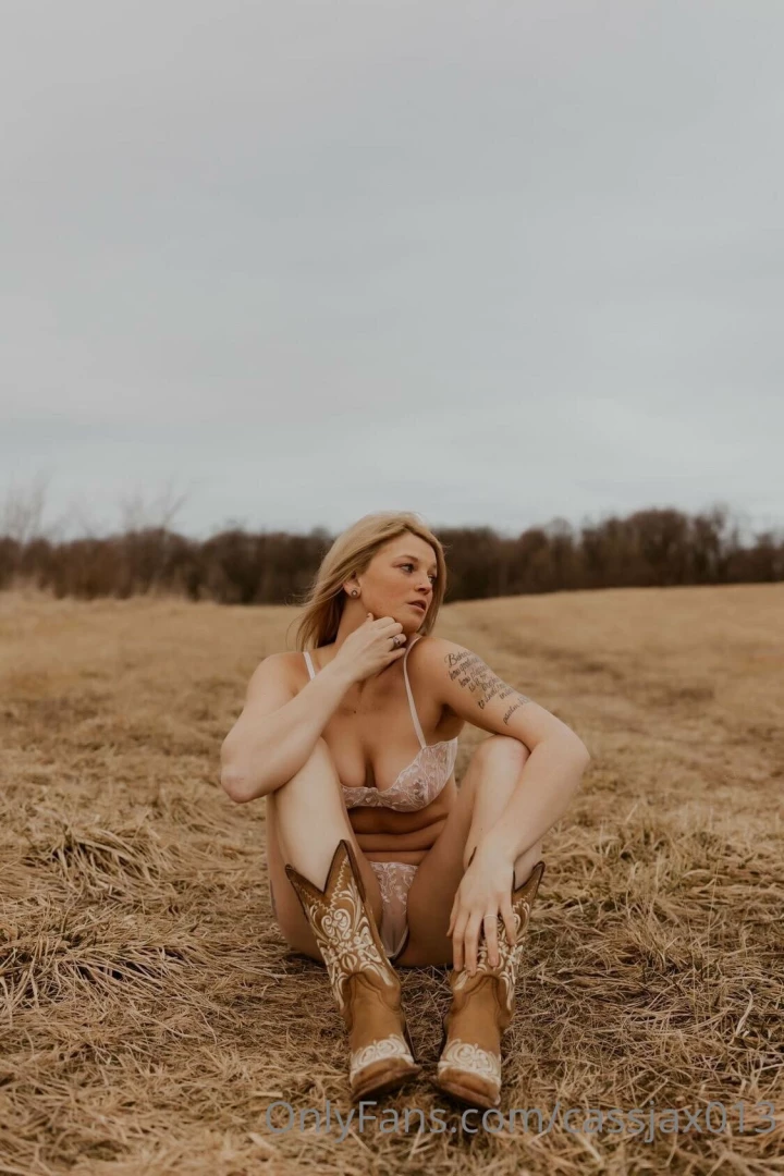 Go follow this babe https onlyfans com caseylane96 