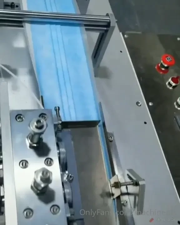 Manufacturing pleated surgical masks 