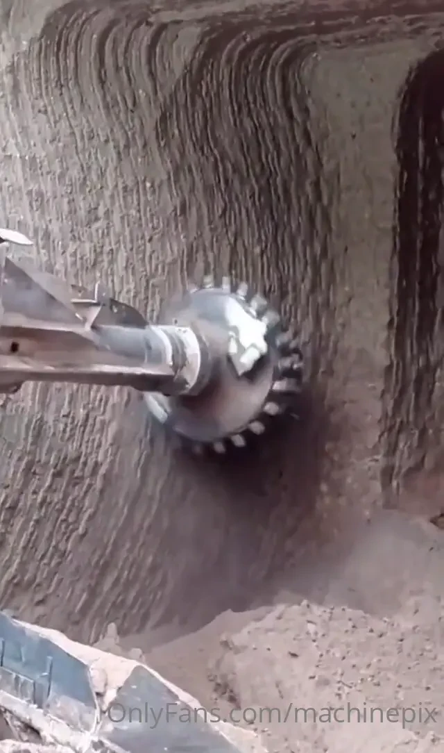 Tunneling with a transverse roadheader 