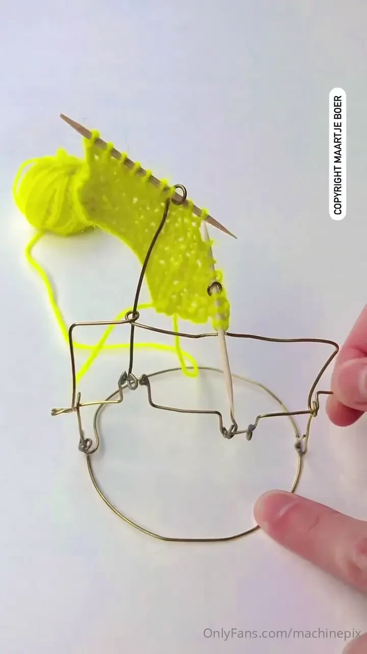 A small knitting machine by maartje boer 