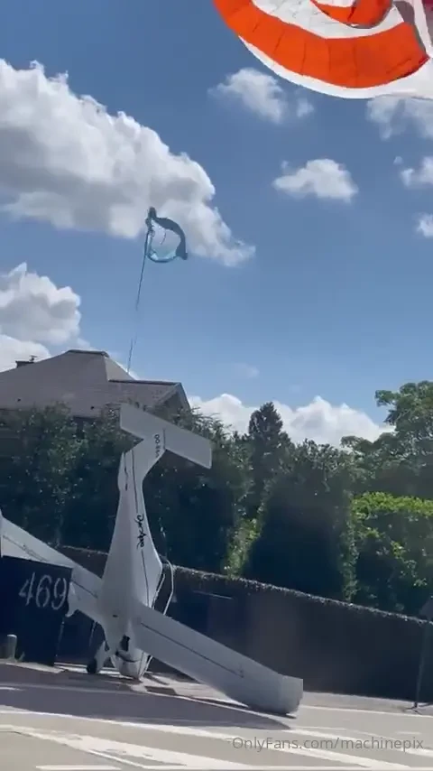 Dyn a ro mcr01 deploying a brs ballistic rescue parachute 